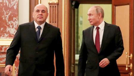Der russische Premierminister Michail Mischustin (links) und Präsident Wladimir Putin