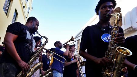 Musiker mit Blasinstrumenten beim Jazz-Festival in Havanna