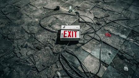 Exit-Schild (Kev Seto/Unsplash)|https://unsplash.com/@kevseto