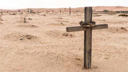 Grab auf dem historischen Herero-Friedhof in Swakopmund (IMAGO / agefotostock) 