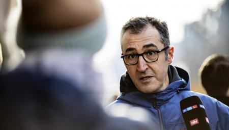 Bundesminister für Ernährung und Landwirtschaft, Cem Özdemir, im Rahmen einer Demonstration der Arbeitsgemeinschaft Baeuerliche Landwirtschaft in Berlin, 20.1.2022 (IMAGO / photothek)