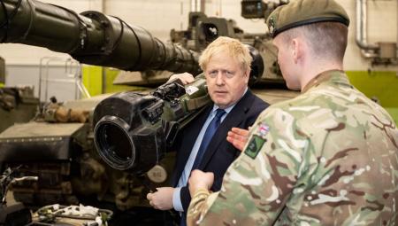Der britische Premierminister Boris Johnson während eines Besuchs in Estland, 1.3.2022 (IMAGO / Scanpix)
