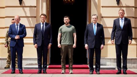 Olaf Scholz, Emmanuel Macron, Mario Draghi und Klaus Johannis bei ihrem Besuch in Kiew mit Wolodymyr Selenskyj, 16.6.2022 (IMAGO/UPI Photo)