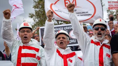 Proteste gegen Erhöhung des Renteneintrittsalters in Istanbul, 4.9.2022 (IMAGO / ZUMA Wire / Tolga Ildun)