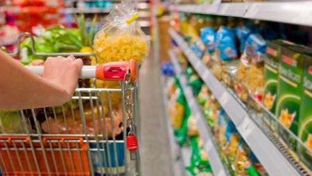 Im Supermarkt, 28.4.2014 (IMAGO / Shotshop)