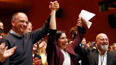 Enrico Letta (), Elly Schlein, die neue Vorsitzende der Partito Democratico und Stefano Bonaccini (Präsident der Region Emilia-Romagna) auf dem Parteitag der Partito Democratico in Rom, 12.3.2023 (IMAGO / ZUMA Wire)