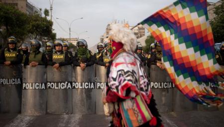 Menschen aus allen Teilen Perus protestieren in der Hauptstadt Lima gegen die Regierung, 31.1.2023 (IMAGO / ZUMA Wire / Hector Adolfo Quintanar Perez)
