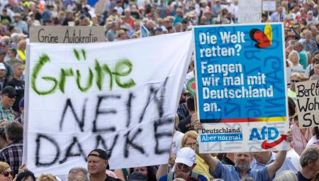 Demonstration und Kundgebung gegen das Heizungsgesetz der Ampel-Regierung auf dem Volksfestplatz in Erding, 10.6.2023 (IMAGO / Smith)