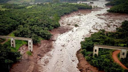 Eine Drohnenaufnahme nach dem Dammbruch von Brumadinho, 25.1.2019 (IMAGO / Agencia EFE / Yuri Edmundo)