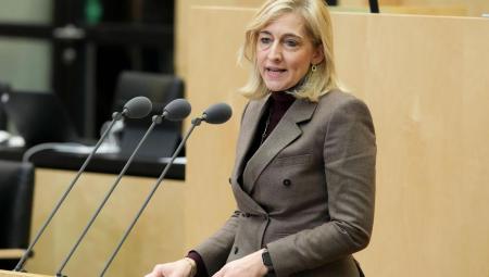 Gesundheitsministerin Nina Warken (CDU), 19.12.2025 (IMAGO / Political-Moments)