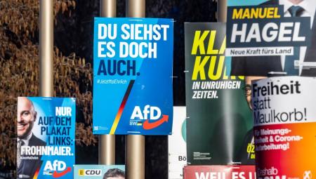 Wahlplakate in der Innenstadt von Böblingen. Am 8.3. ist Landtagswahl in Baden-Württemberg. Foto vom 8.2.2026 (IMAGO / Arnulf Hettrich)
