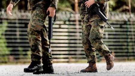 Zwei Soldaten auf einem Truppenübungsplatz, 6.9.2025 (Florian Gaertner / IMAGO / photothek)