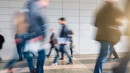Heimatverlust wird heute zu einer universellen Erfahrung: durch Kriege, die Verheerungen der Klimakrise, aufgrund wirtschaftlicher Not. aber auch durch die Enfremdung von Mitmenschen. (Foto: IMAGO / Depositphotos)