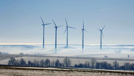 Windräder auf der Schwäbischen Alb (IMAGO / onw-images)