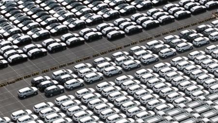Luftaufnahme des Autoterminals des Hafens von Shanghai, 7.8.2026 (IMAGO / CFOTO)