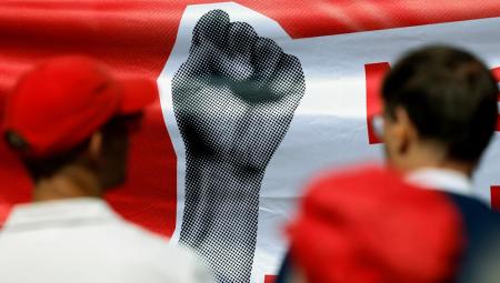 Ein Banner auf der DGB-Kundgebung zum 1. Mai in Köln, 1.5.2026 (IMAGO / Panama Pictures)