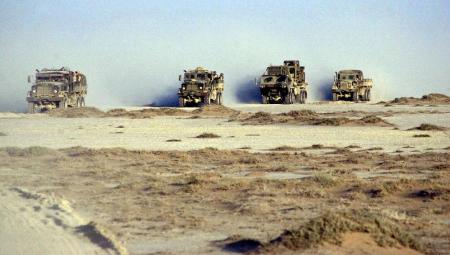 Fahrzeuge des US Marine Corps in Afghanistan, 3.12.2001 (IMAGO / UPI Photo)