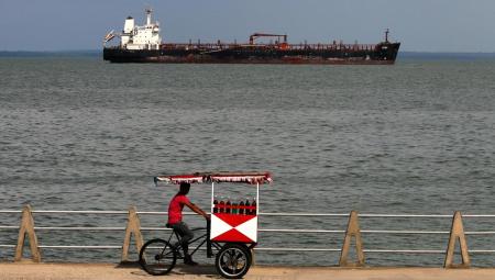 Rohöltanker laden nach dem Abkommen mit den USA Öl am Terminal von Bajo Grande in Maracaibo, 1.9.2026 (IMAGO / Anadolu Agency)
