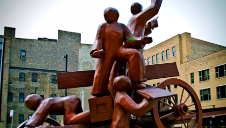 swanksalot: "Roses at the Haymarket Riot Memorial"|https://www.flickr.com/photos/swanksalot/5653709189/__BREAK__(Attribution-NonCommercial-ShareAlike License)|https://creativecommons.org/licenses/by-nc-sa/2.0/
