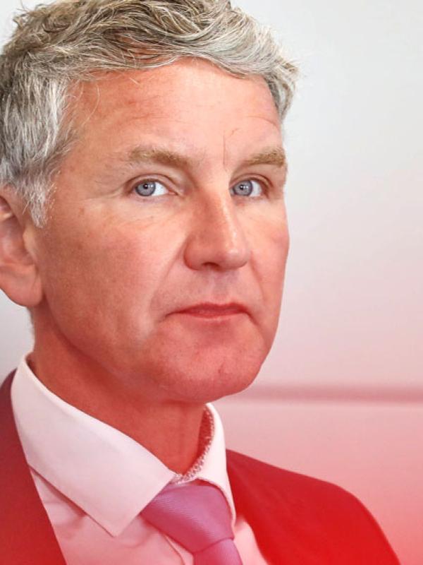 Björn Höcke in einer Verhandlungspause vor dem Landgericht Halle, 14.5.2024 (IMAGO / dts Nachrichtenagentur)