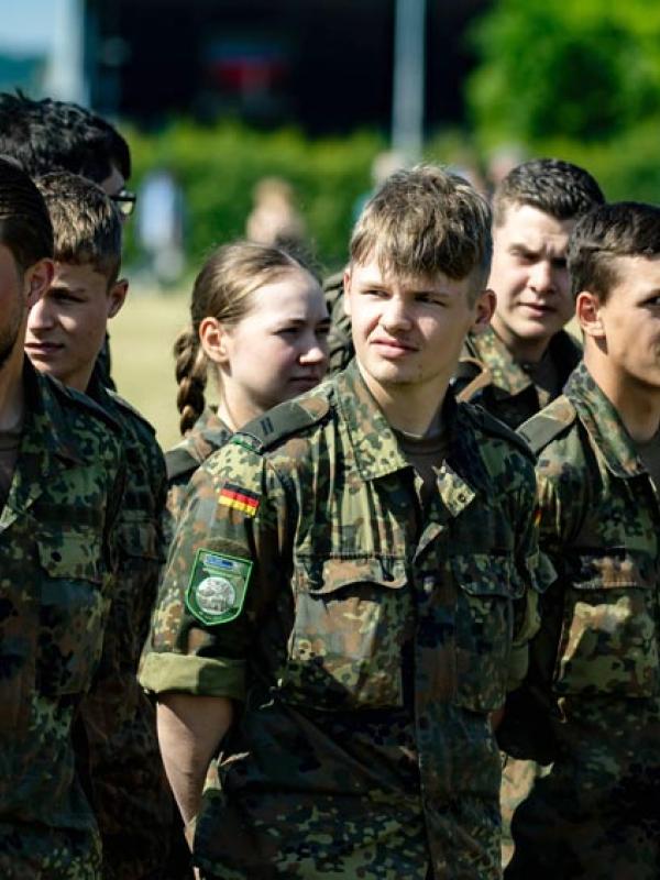 Bundeswehr-Soldaten und -Soldatinnen, 28.6.2025 (IMAGO / NurPhoto)
