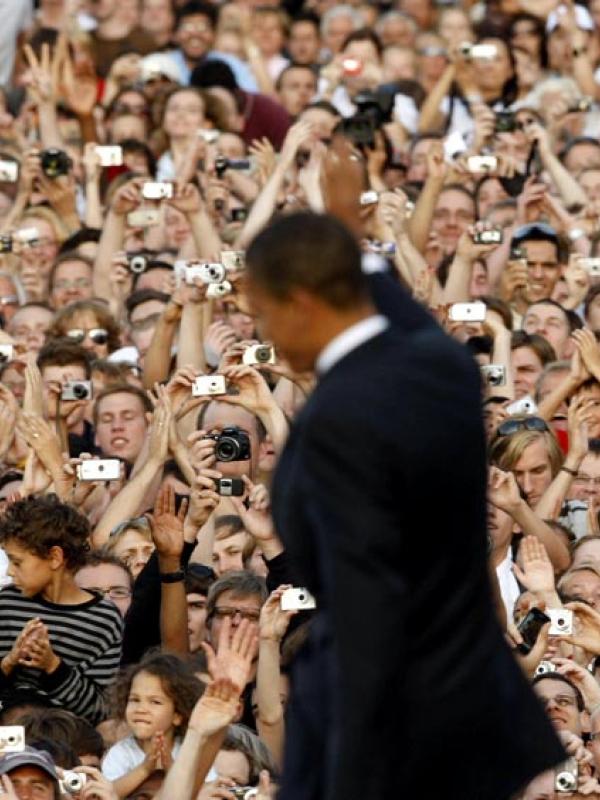 Am 24. Juli 2008 besuchte Barack Obama Berlin, damals noch als US-Präsidentschaftsbewerber. Mehr als zweihunderttausend Menschen waren im Publikum (IMAGO / Fabian Matzerath)