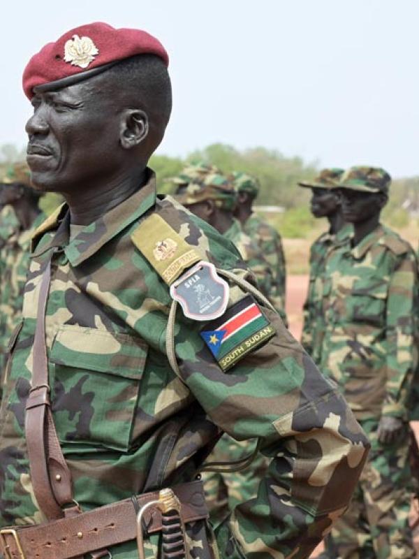 Mitglieder der SPLA im Südsudan. Die einstige Volksbefreiungsarmee SPLA zerfiel in mehrere Fraktionen, die sich heute gegenseitig bekämpfen. Foto vom 29.1.2024 (IMAGO / Joerg Boethling)