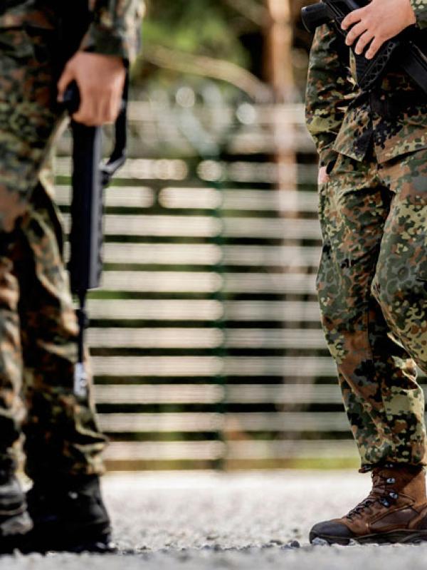 Zwei Soldaten auf einem Truppenübungsplatz, 6.9.2025 (Florian Gaertner / IMAGO / photothek)