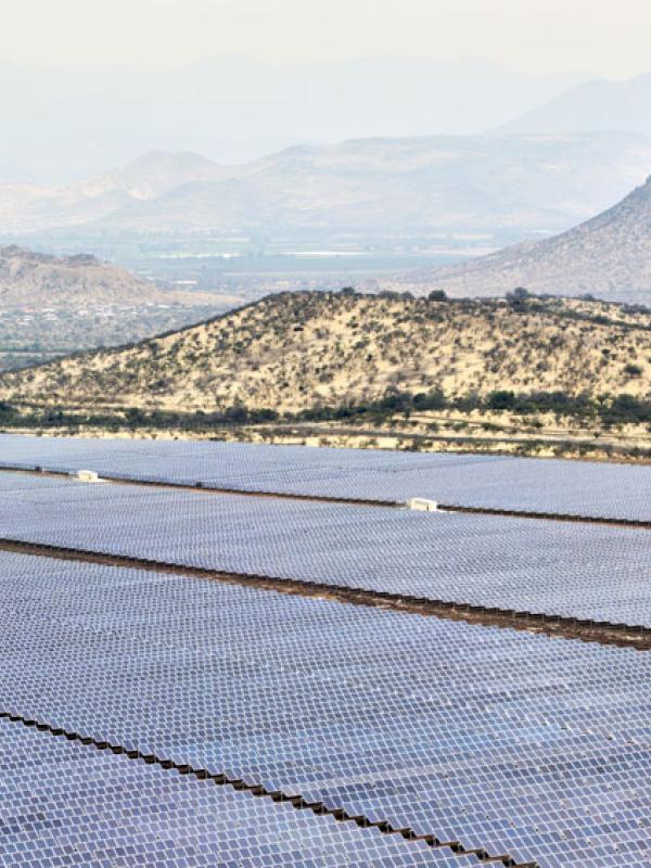 Der Solarpark Quilapilun in der Nähe von Santiago de Chile (IMAGO / Pond5 Images)