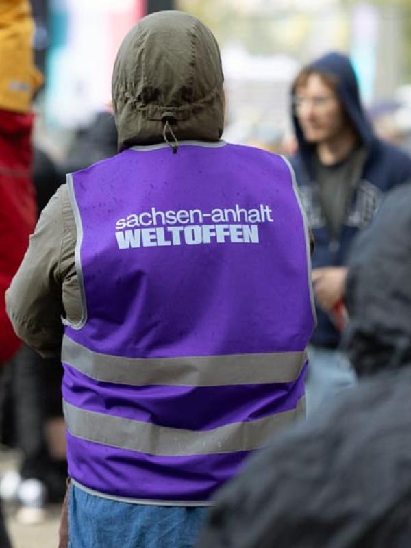 Am Tag vor der Landtagswahl in Sachsen-Anhalt gingen mehrere Tausend Menschen auf die Straße, wie hier in Magdeburg, 5.9.2026 (IMAGO / epd)