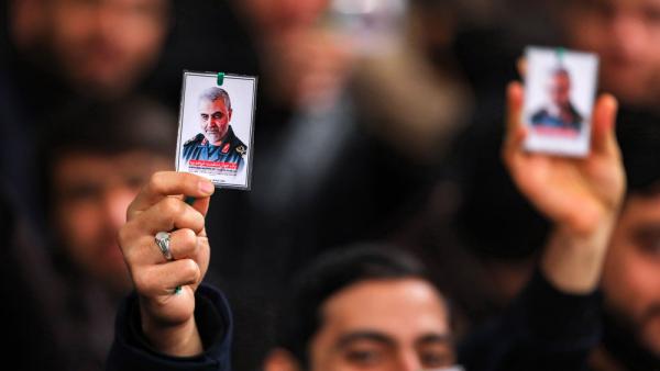 9. Januar 2020, Teheran, Iran: Ein vom iranischen Obersten Führerbüro zur Verfügung gestelltes Foto zeigt die Teilnehmer während einer Trauerzeremonie, die der oberste Führer in Teheran für den ermordeten Spitzengeneral Qasem Soleimani in Teheran abhielt.