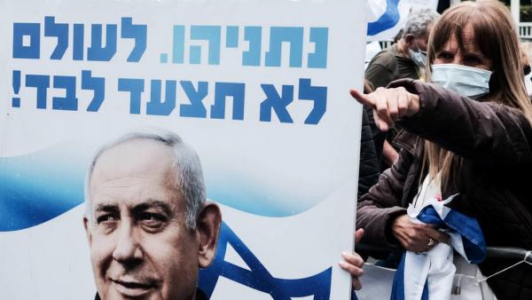 24. Mai 2020, Jerusalem, Israel: Vor dem Prozess gegen Netanjahu vor dem Bezirksgericht Jerusalem versammeln sich vor der Residenz des Premierministers in Jerusalem gegnerische Gruppen von Demonstranten. 