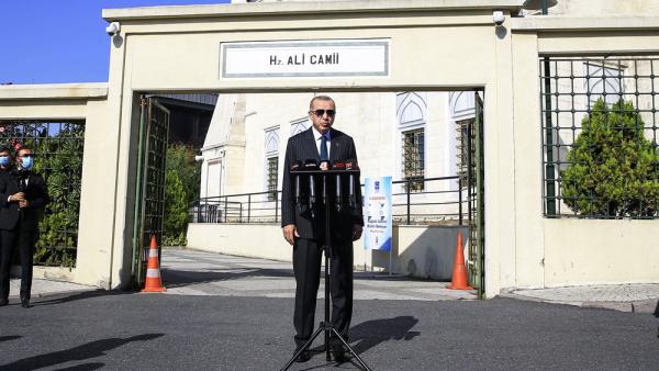 Der türkische Präsident Recep Tayyip Erdogan spricht am 23. Oktober 2020 in Istanbul, Türkei, zu Reportern. 