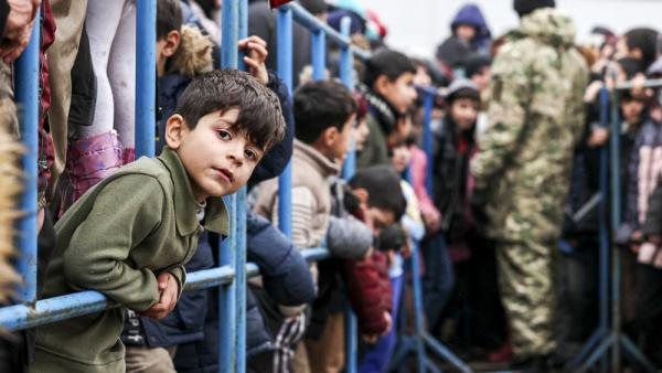 Geflüchtete im Transport- und Logistikzentrum Bruzgi nahe der weißrussisch-polnischen Grenze (IMAGO / ITAR-TASS)