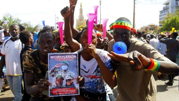 Proteste gegen die ECOWAS-Sanktionen gegen Mali in Bamako, 14.1.2022 (IMAGO / Starface)