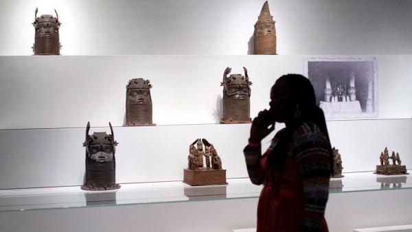 Exemplare der Benin-Bronzen im Berliner Humboldt Forum, 15.9.2022 (IMAGO / IPON)