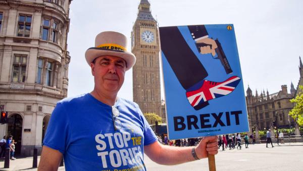 Der anti-Brexit Aktivist Steven Bray bei einer Demonstration auf dem Parliament Square in London, 24.5.2023 (IMAGO / ZUMA Wire / Vuk Valcic)