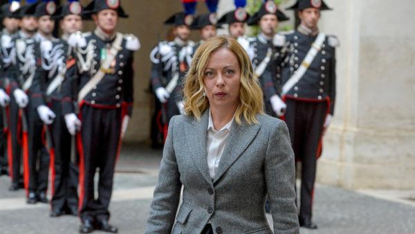 Giorgia Meloni am Palazzo Chigi, 14.11.2023 (IMAGO / ABACAPRESS)