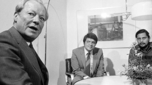 Willy Brandt und Sergio Ramirez (2.v.li., Nicaragua) in Bonn, 12.3.1980 (IMAGO / sepp spiegl)