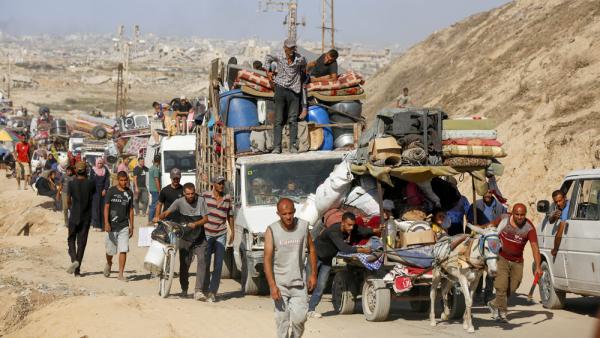Menschen fliehen aufgrund verstärkter israelischer Angriffe aus dem Norden Gazas, 16.9.2025 (IMAGO / Anadolu Agency)