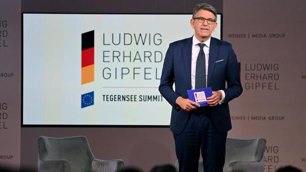 Wolfram Robert Wilhelm Weimer, kurz: WRWW, auf dem Ludwig-Erhard Gipfel, 19.4.2024 (IMAGO / Sven Simon)