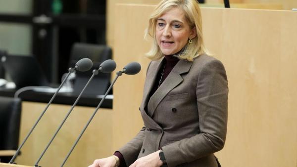 Gesundheitsministerin Nina Warken (CDU), 19.12.2025 (IMAGO / Political-Moments)