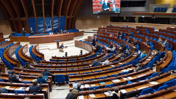 Die Plattform der Demokratischen Kräfte Russlands hat in Straßburg ihre Arbeit aufgenommen, 29.1.2026 (IMAGO / SOPA Images)