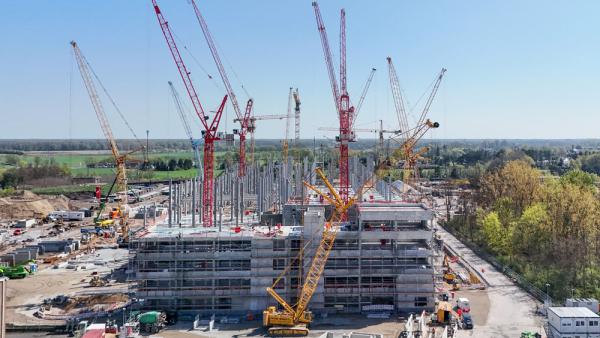 In Lübbenau entsteht ein Mega-Rechenzentrum, dessen Kühlung beträchtliche Wassermengen benötigen wird, 21.4.3036 (IMAGO / Jochen Eckel)