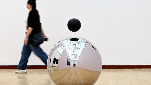 Ein Kunstwerk der Reihe »Hommage an Michel Foucault« von Vladimír Škoda (IMAGO / CTK Photo)